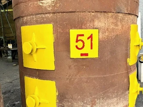 Vaso metálico identificado com o número 51 durante recuperação