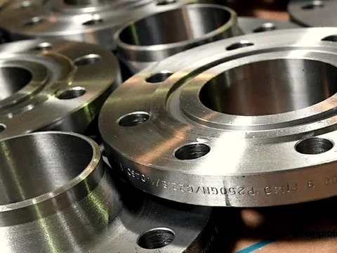 Flange de aço usinado, com furação concluída